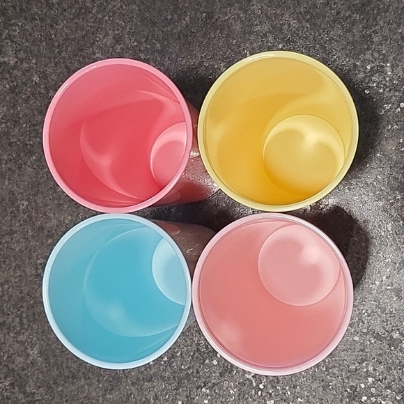 Tupperware Vintage 16 oz Tumblers with Seals - Picture 4 of 4